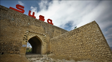 أذربيجان تنظم رحلة للدبلوماسيين إلى "شوشة" المحررة