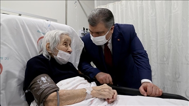 Sağlık Bakanı Koca İstanbul'daki hastaneleri ziyaret etti