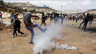 الضفة.. اختناق عشرات الفلسطينيين بغاز الجيش الإسرائيلي في بُرقة