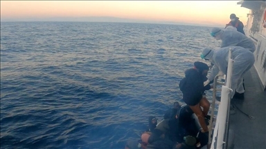 إنقاذ 33 مهاجرا غير نظامي غربي تركيا