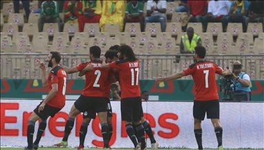 قدم.. طائرة "درون" توقف تدريب المنتخب المصري بالكاميرون