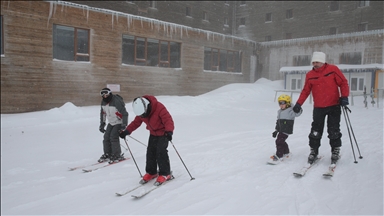 Толщина снега в горнолыжном центре «Карталкая» в Турции превысила 2 метра