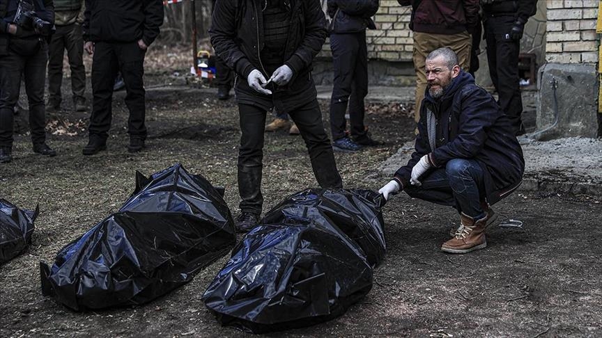 السلطات الأوكرانية تدفن ضحايا "بوتشا"