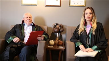 Çocukken avukat babalarını ziyarete gittikleri ofislerde şimdi beraber çalışıyorlar