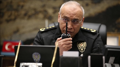 Siyah kuşaklı emniyet müdürü, karateci gençlerle tecrübelerini paylaşıyor