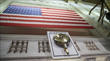 US stock markets mixed at week's open