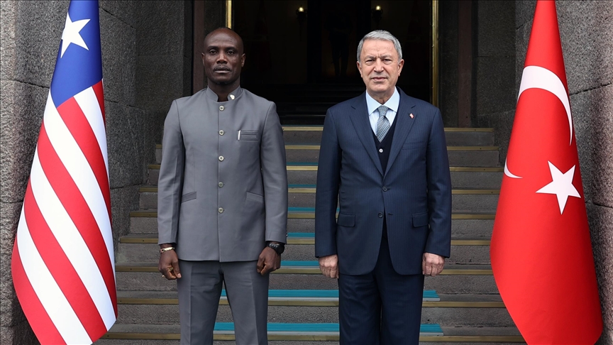 وزير الدفاع التركي يلتقي نظيره الليبيري في أنقرة