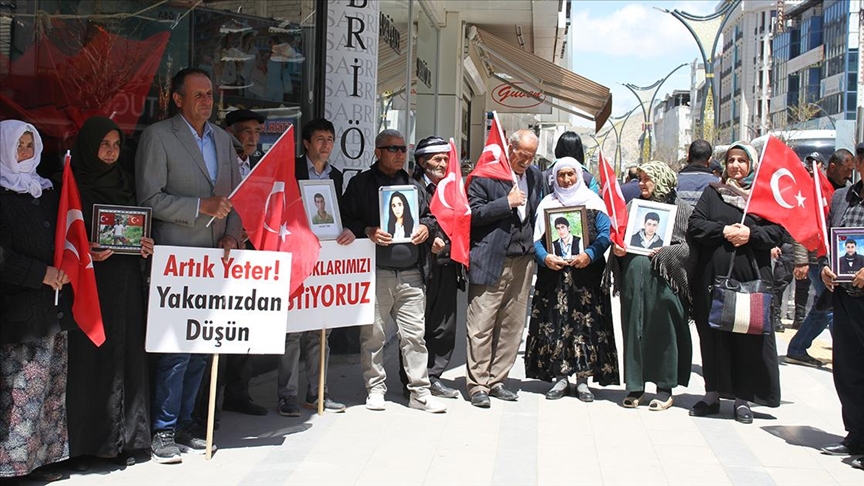 Vanlı aileler HDP İl Başkanlığı önündeki eylemlerini sürdürdü