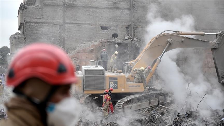 Число жертв обрушения бизнес-центра в Иране превысило 40