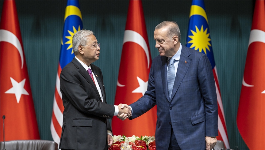 أردوغان يقيم مأدبة غداء على شرف رئيس الوزراء الماليزي