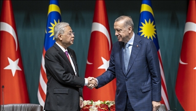 أردوغان يقيم مأدبة غداء على شرف رئيس الوزراء الماليزي