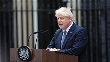 Boris Johnson démissionne du Parti conservateur et dirige un gouvernement intérimaire 