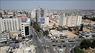 İsrail'in saldırılarının ardından Gazzeliler "normal hayatlarına" dönmeye çalışıyor