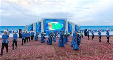 Бердымухамедов принял участие в закладке автомобильного моста через залив Гарабогаз