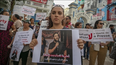 تونس.. مسيرة احتجاجية على اعتقال صحفي