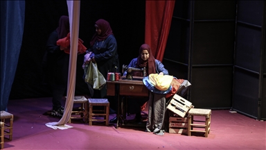 غزة.. معاقون يعالجون قضاياهم على خشبة المسرح