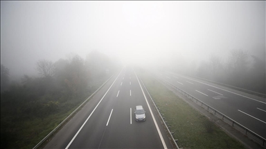 Anadolu Otoyolu'nun Düzce kesiminde sis görüş mesafesini azalttı
