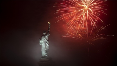 World welcomes 2023 with fireworks, light shows, decorations