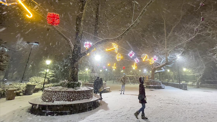 Başkent'te kar etkili oluyor