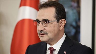Bakan Dönmez, yakın bölgelerdeki enerji kaynaklarının Türkiye'ye gelmesi için çalıştıklarını söyledi