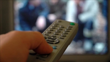 Fransa'da ekrana başörtüsüyle çıkan anne, İslamofobik lince maruz kaldı