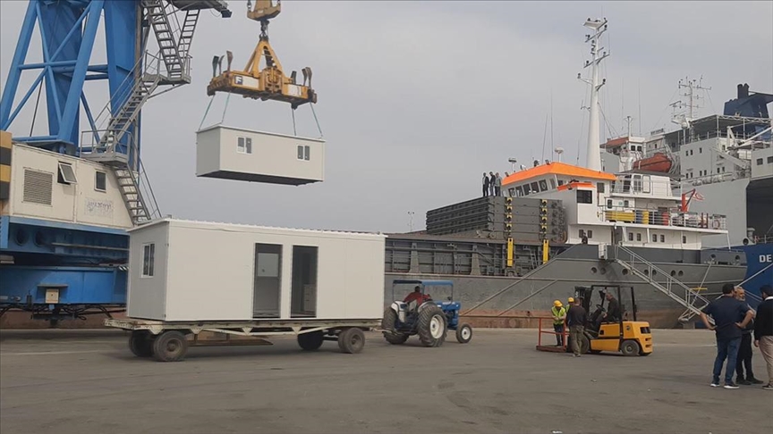 قبرص التركية ترسل منازل مسبقة الصنع لضحايا زلزال تركيا