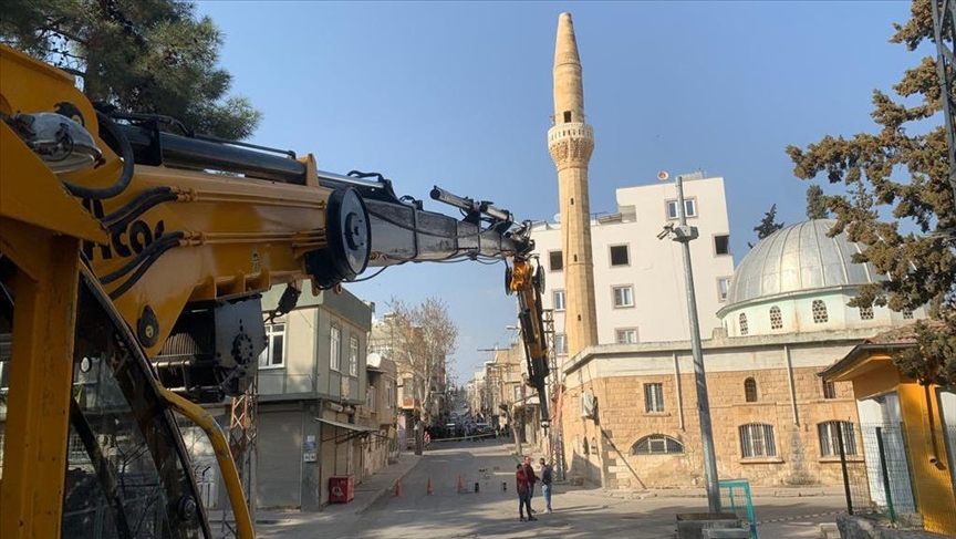 تركيا.. هدم مبان ومآذن متضررة من الزلزال
