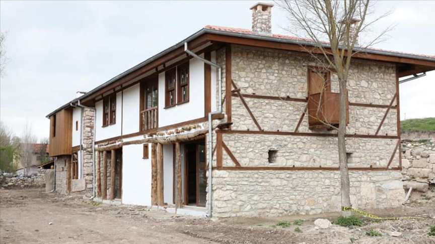 Aizanoi Antik Kenti'nin çevresindeki konakların restorasyonu