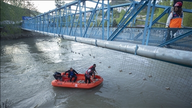 Ji bo dîtina 3 kesên di Çemê Munzurê da wenda bûbûn xebat didomin