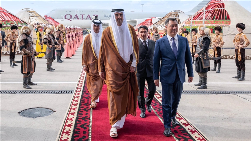 في أول زيارة رسمية.. أمير قطر يصل العاصمة القرغيزية