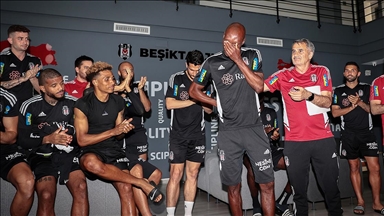 Beşiktaş'ta Atiba Hutchinson dönemi sona eriyor