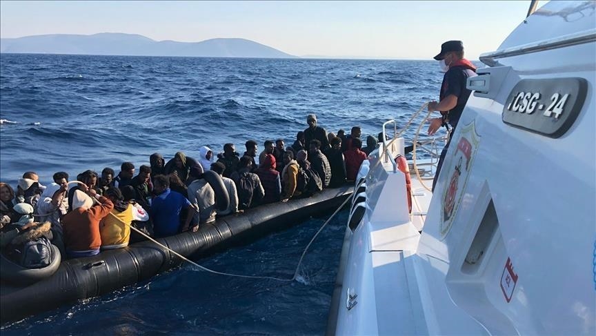  У побережья Измира спасены 20 нелегальных мигранта