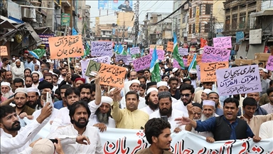 الآلاف يحتجون في باكستان على خلفية حرق القرآن بالسويد