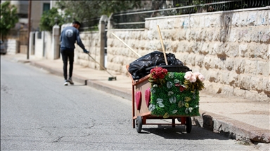  الفلسطيني حمايل.. مهندس النظافة وصانع السعادة