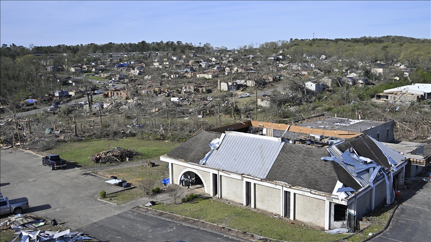 SAD: Dvoje smrtno stradalih u snažnoj oluji 