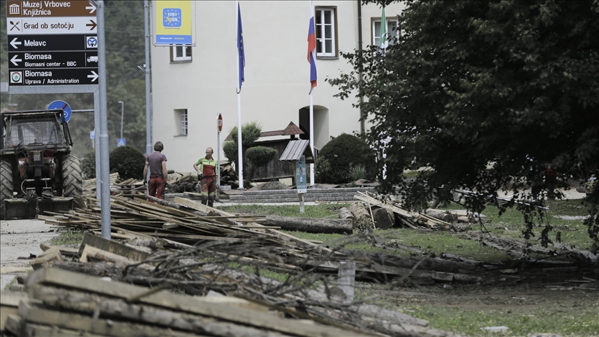 По катастрофалните поплави во Словенија: Граѓаните ги чистат објектите, допрва следува санација