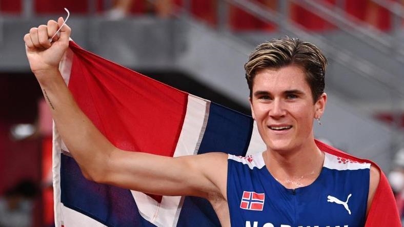 بعد 24 عاما.. عداء نرويجي يحطم الرقم القياسي لسباق 2000 متر