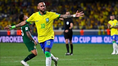 قدم.. نيمار يتخطى الأسطورة بيليه كـ"أفضل هداف للبرازيل"