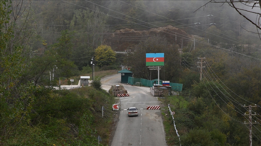 Азербайджанская полиция несет службу на пунктах, освобожденных российскими миротворцами в Карабахе