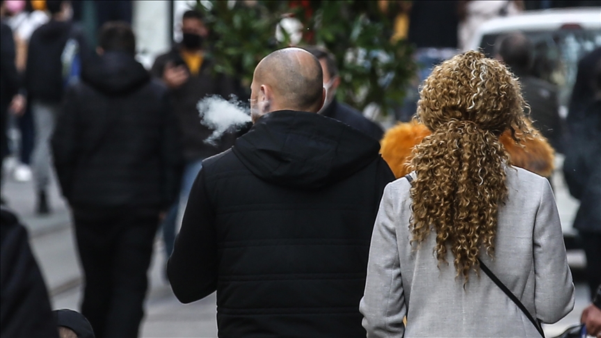 throat pain after cigarette Common Causes of Sore Throats From Vaping