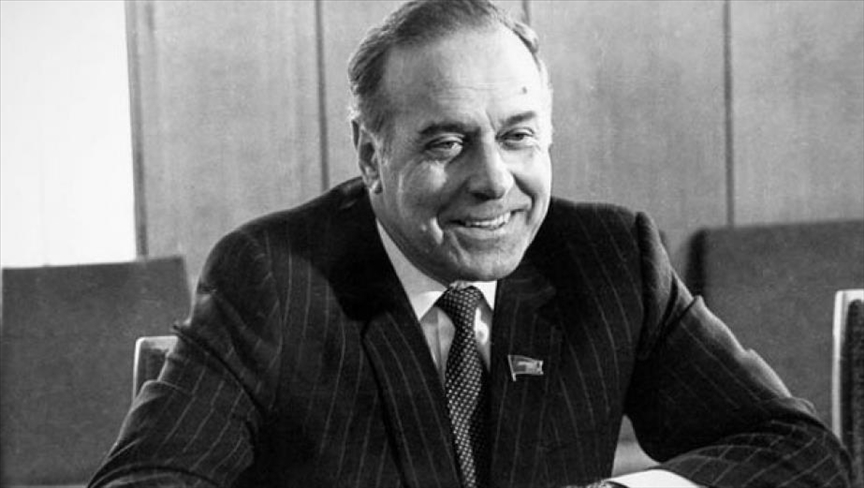 В Азербайджане чтят память общенационального лидера Гейдара Алиева