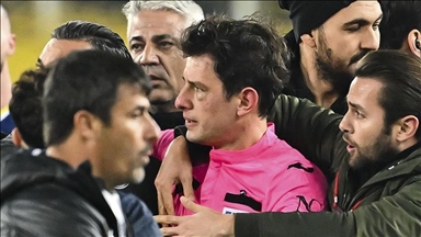 الاتحاد الدولي لكرة القدم يدين الاعتداء على حكم في تركيا