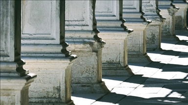 İtalya'da bir belediye başkanının Müslümanların ibadet ettiği yerleri kapatması tepki çekti