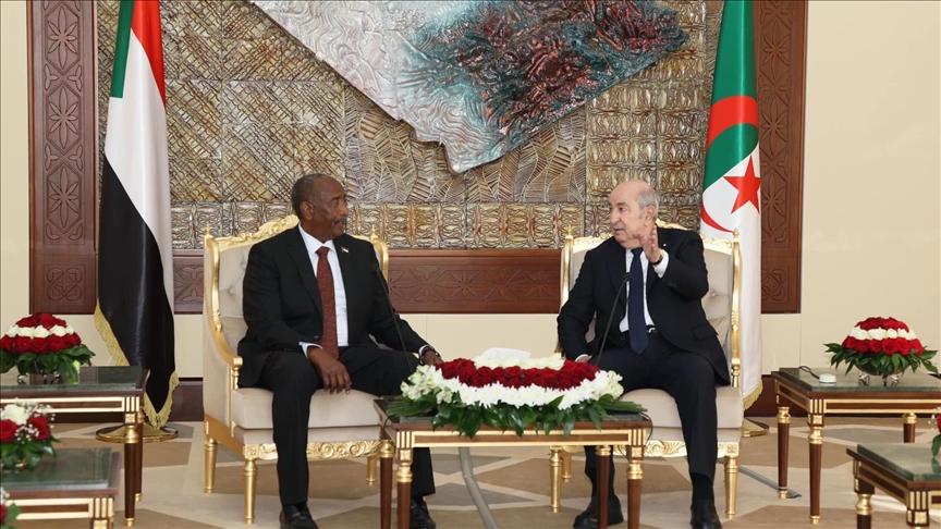 بعد قطيعة مع إيغاد.. ماذا ينتظر البرهان من الجزائر؟ (تقرير)