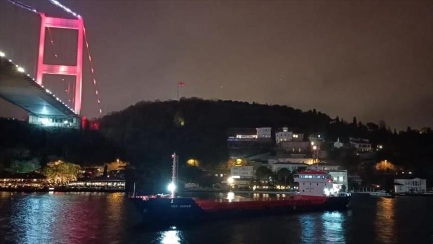 Ship collision in Istanbul strait leaves damage, no casualties