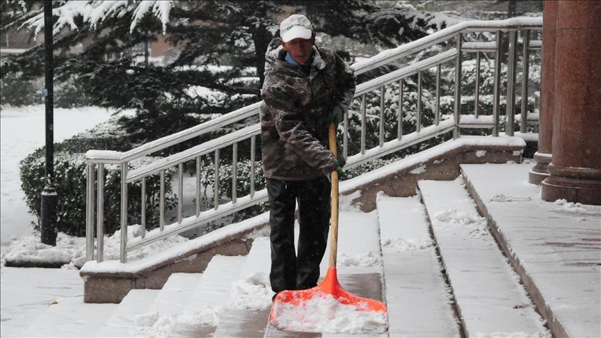 China raises alert level amid freezing temperatures