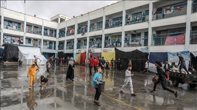 غزة.. برد قارس ينهش أجساد الأطفال النازحين