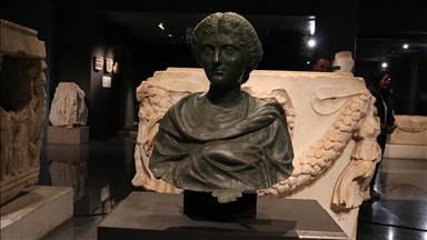 ABD ve İngiltere'den Antalya'ya getirilen Anadolu kökenli 42 tarihi eser tanıtıldı