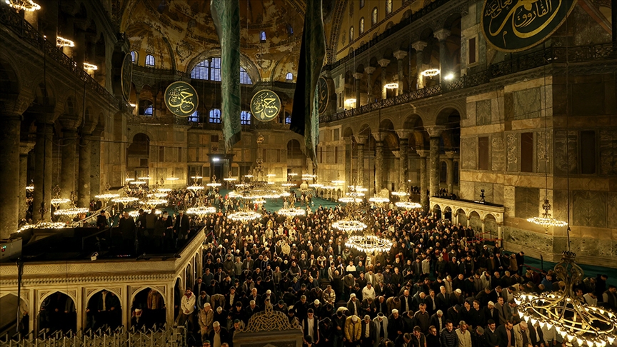 "Bin aydan daha hayırlı" Kadir Gecesi