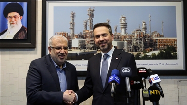 وزير الطاقة التركي: سنبدأ تجارة الكهرباء مع إيران قريبا